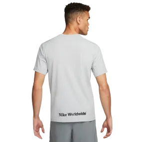 Nike Dri-Fit UV Hyverse Men's Short-Sleeve Graphic Fitness Top